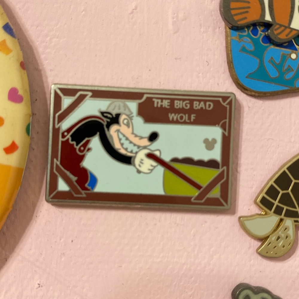 DISNEY Hidden Mickey Fence Big Bad Wolf Pin